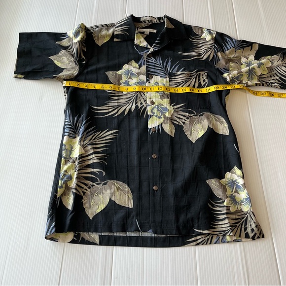 Geoffrey Beene 100% Silk Hawaiian Button Up Short Sleeve Black Tan Floral Small - Picture 7 of 10